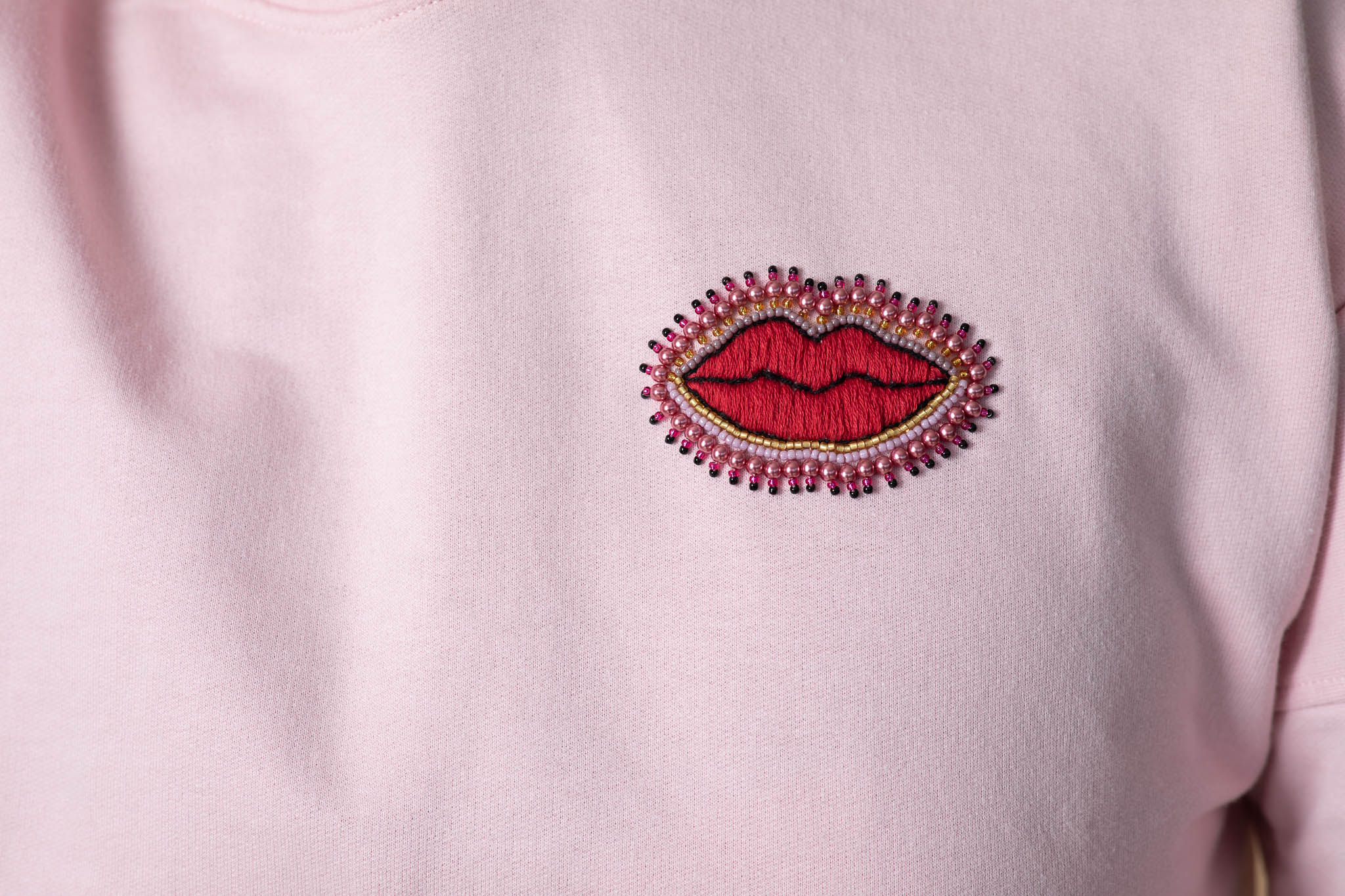 <transcy>Pink LIPS CROPPED HOODIE</transcy>